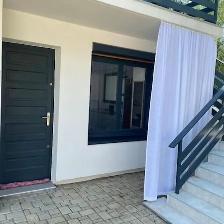 Rez-de-chaussee Appartement *