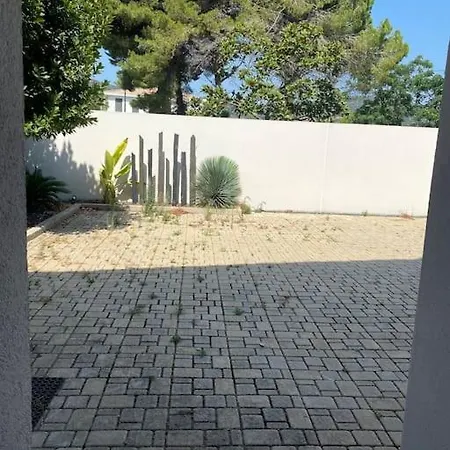 Rez-de-chaussee * Frontignan